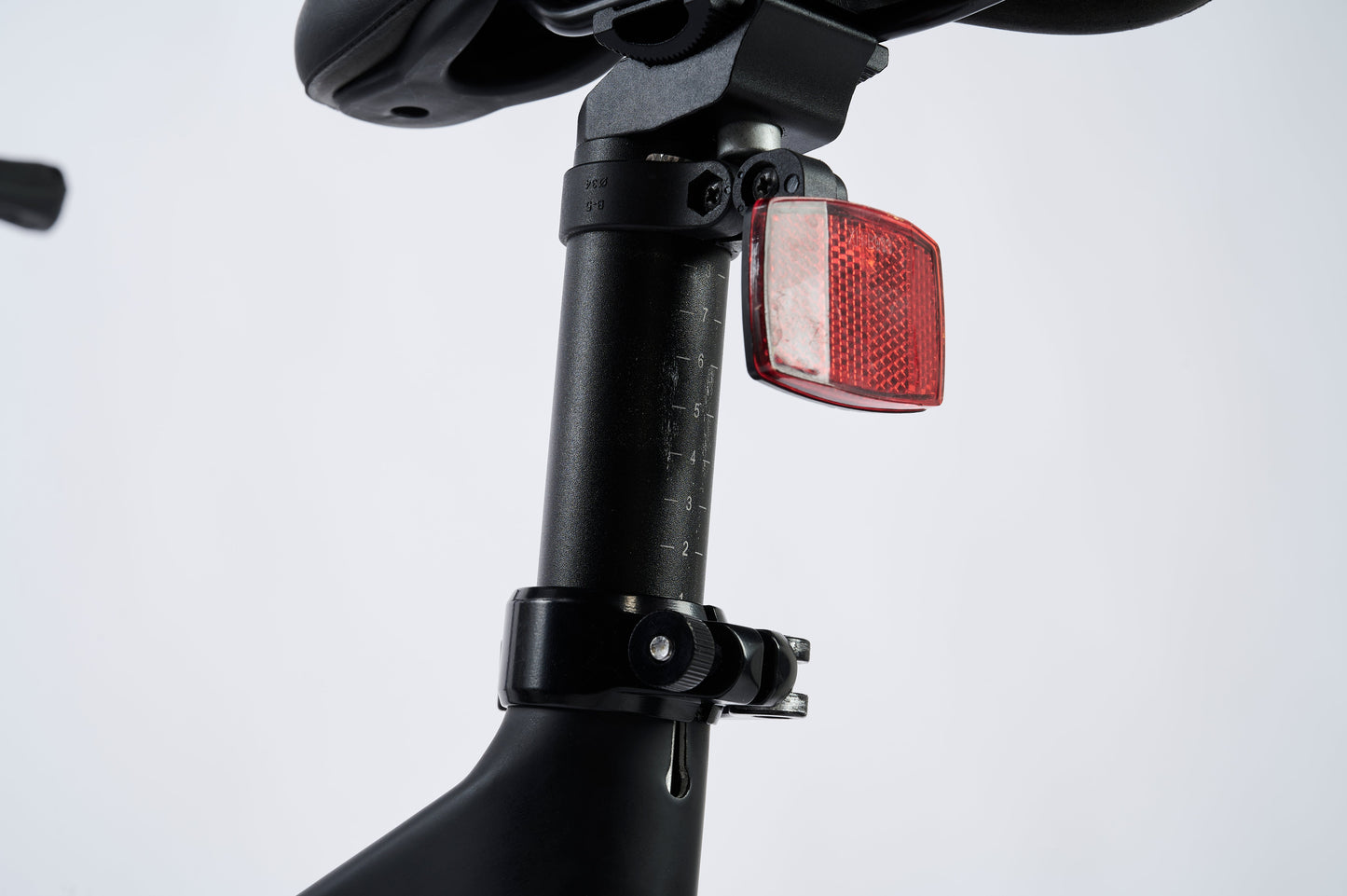 AINOHOT AS6  ブラック 小型電動アシスト付き自転車  テールライトの詳細画像