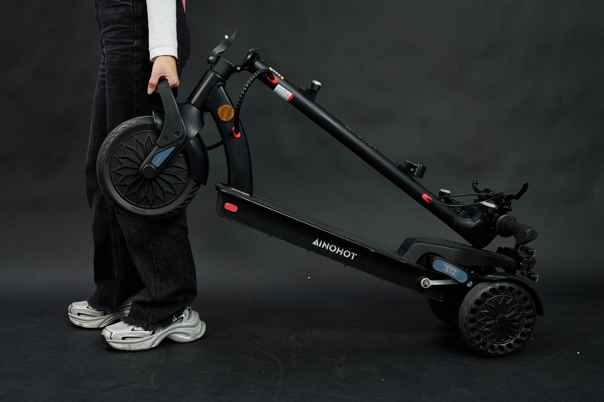 AINOHOT ST3 漆黒 折りたたみ可能 特定小型原動機付自転車