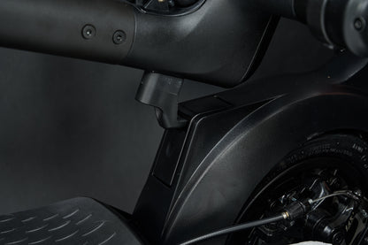 AINOHOT SAGA pro 特定小型原動機付自転車 漆黒  バックルの詳細画像