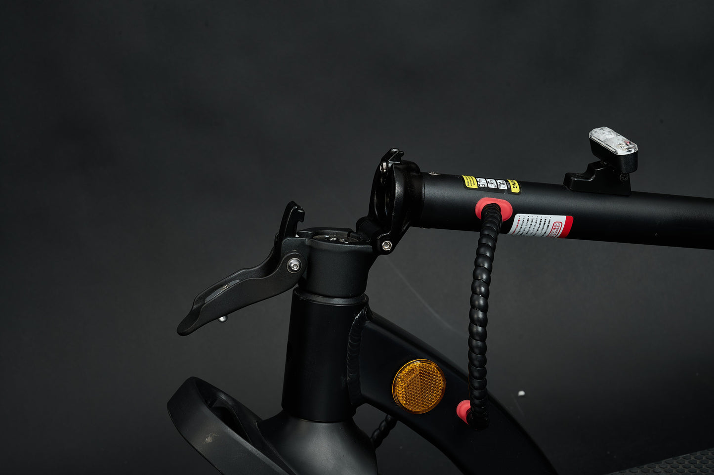 AINOHOT ST3 漆黒 折りたたみ可能 特定小型原動機付自転車  折りたたみ部分の詳細画像