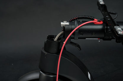 AINOHOT S07 漆黒 軽量×女性向け 特定小型原動機付自転車  折りたたみ部分の詳細画像