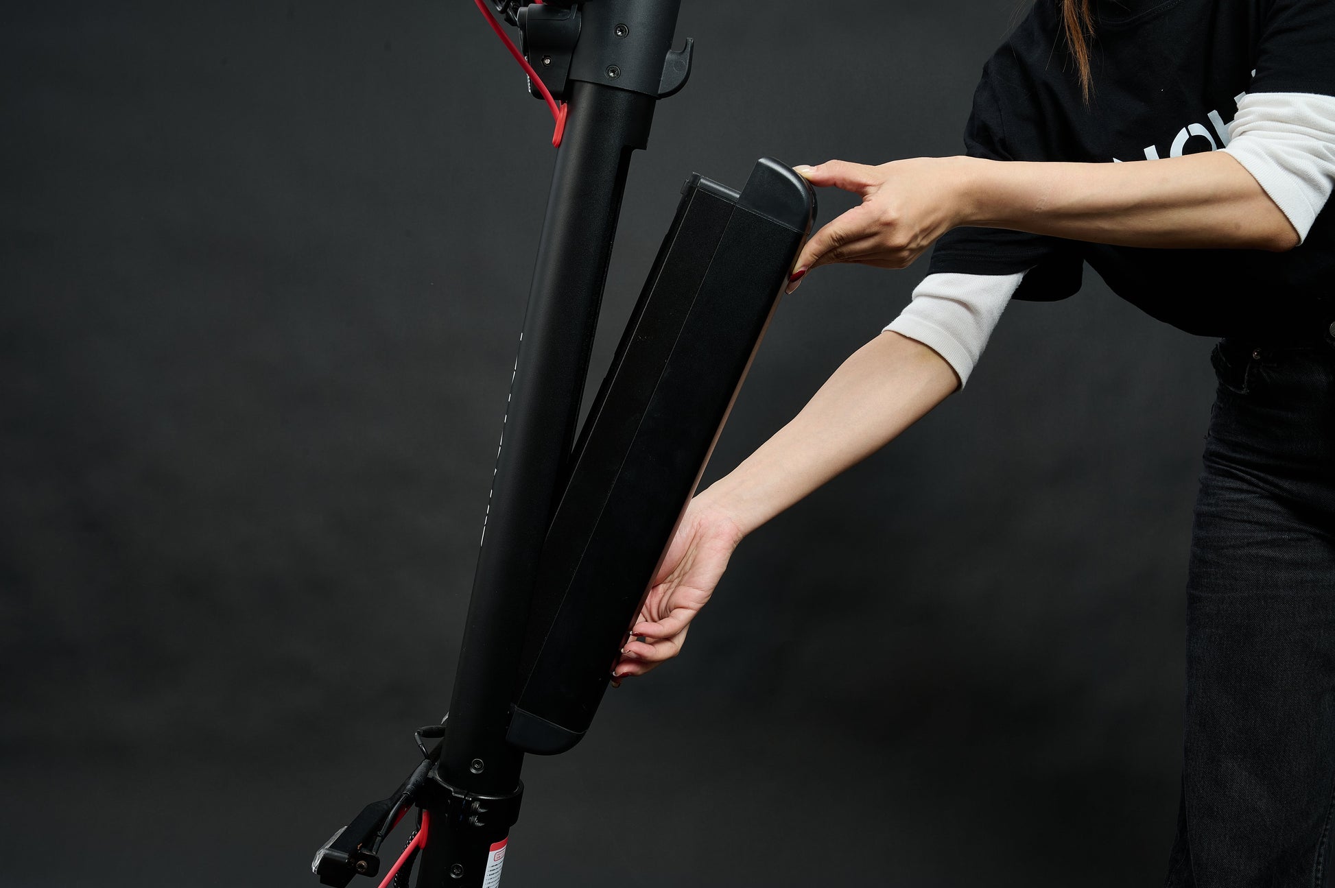 AINOHOT S07 漆黒 軽量×女性向け 特定小型原動機付自転車  着脱式バッテリー