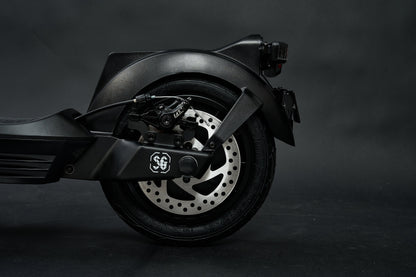 AINOHOT SAGA pro 特定小型原動機付自転車 漆黒 ホイールの詳細画像